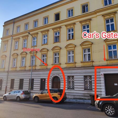 Spacious Flat & Parking Possibility, 3 Stops To Wenceslav Square Prague Ngoại thất bức ảnh